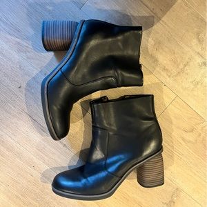 LIGHTLY WORN - Black Korks Booties